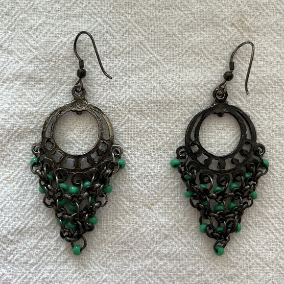 Green beaded vintage earrings - Picture 2 of 3